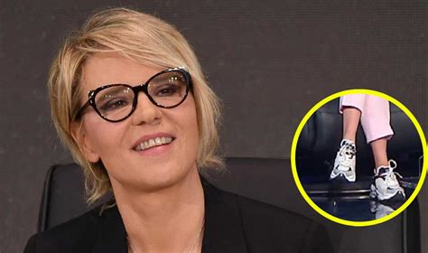 Maria De Filippi, quanto costano le sneakers .